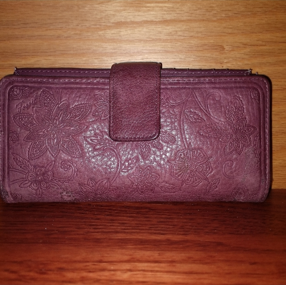 Beautiful leather fossil wallet